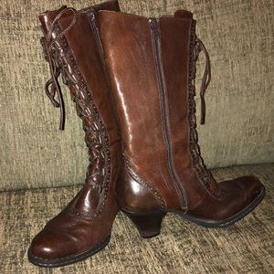 BORN Granny Boot size 8